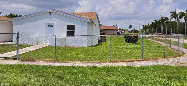 Building Photo - 4 br, 2 bath House - 11700 SW 220th St 117...