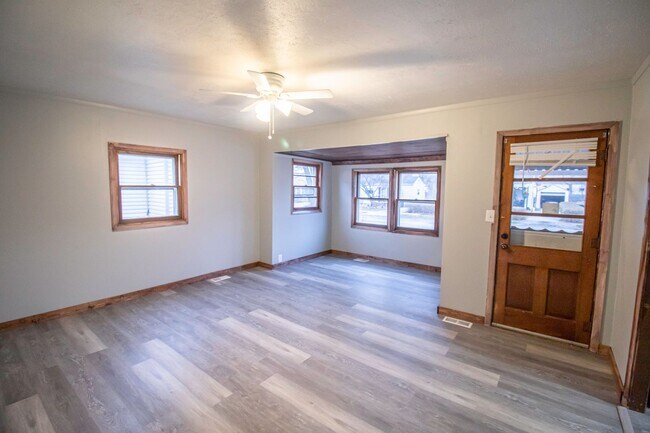 Foto del edificio - Completely Renovated and Affordable 3 BR Home