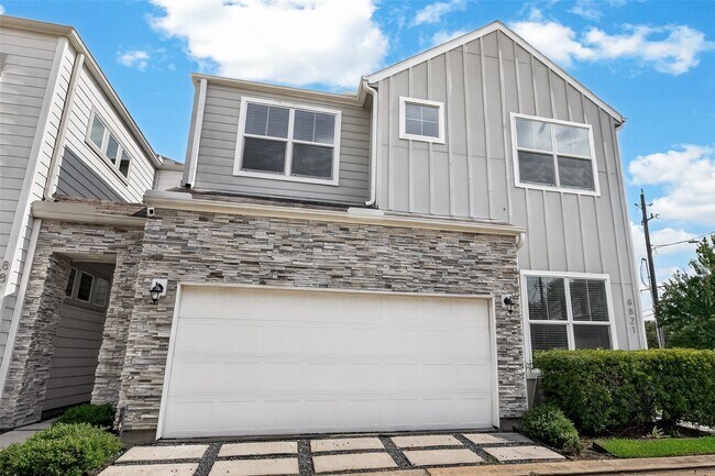 Foto del edificio - 8821 Hollister Pine Ct