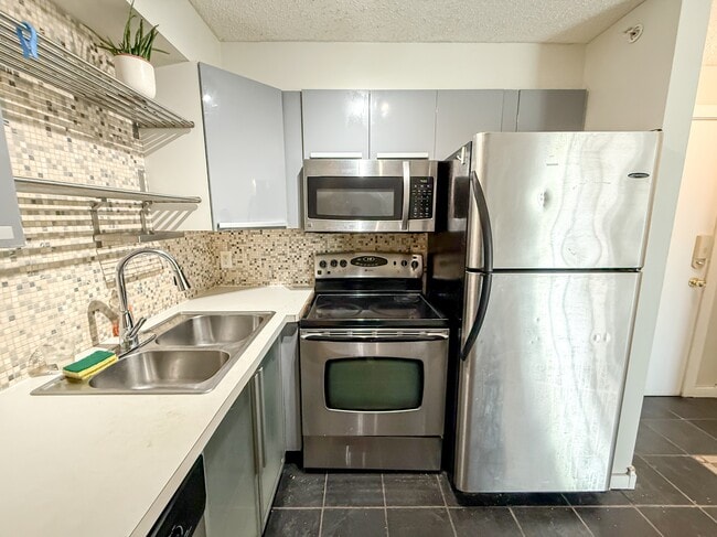 Building Photo - 4000 Somervale Ct SW