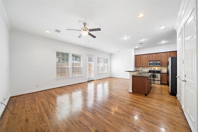 Building Photo - 2705 Sherwin St