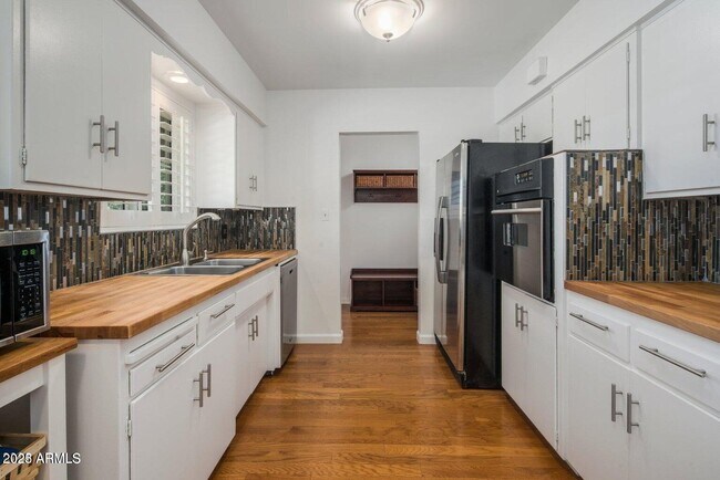 Foto del edificio - 1609 W Lawrence Rd