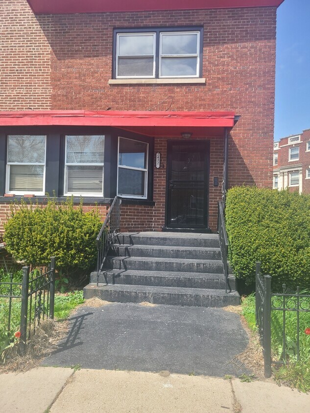 Primary Photo - 2432 E 73rd St