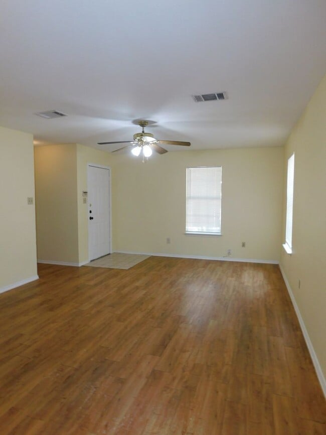 Building Photo - 2211 Katy Ln