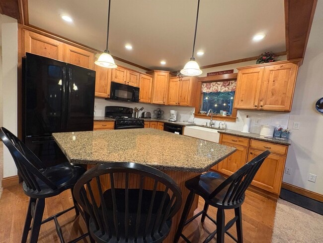 Building Photo - 695 Winter St