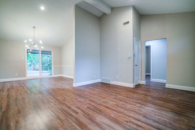 Foto del edificio - 2608 Driftwood Dr