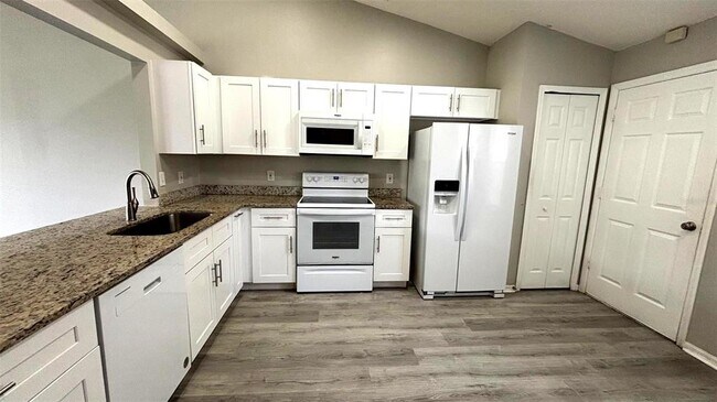 Foto del edificio - 6442 Long Breeze Rd