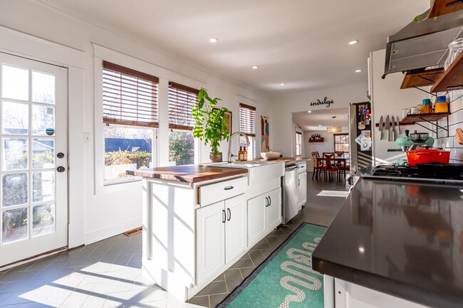 Building Photo - Rare historic East Nashville bungalow for rent; 4 Beds 3 Baths, 1,806 SqFt, fenced yard