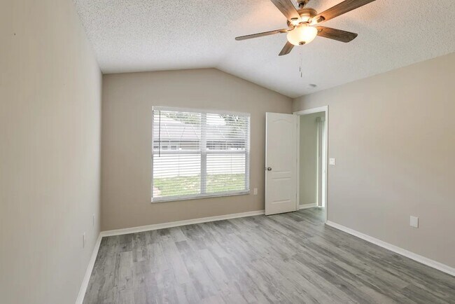 Foto del edificio - 1056 Malletwood Dr