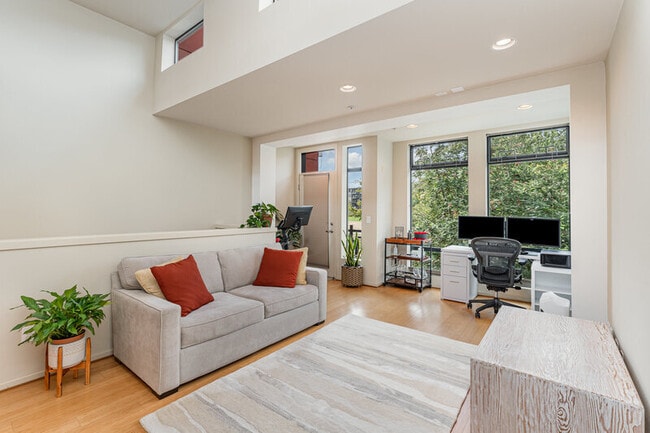 Building Photo - 1816 11th Ave