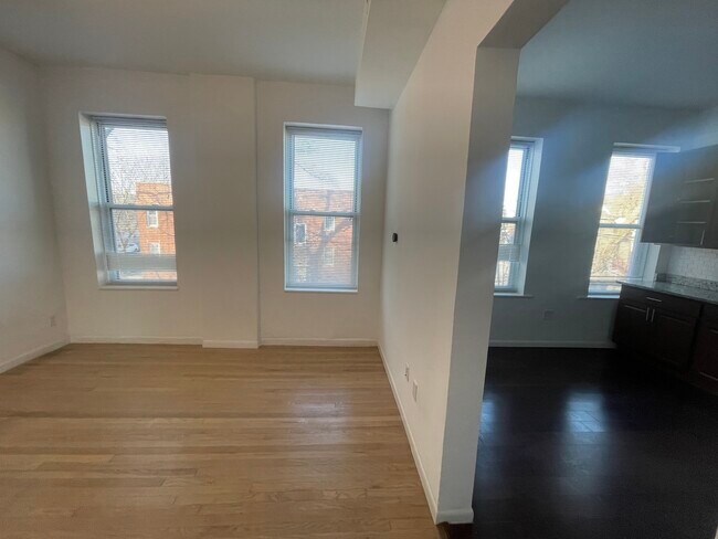Building Photo - 2827 N Central Park Ave