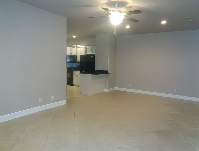 Building Photo - 3 Bed 2.5 Bath Duplex!