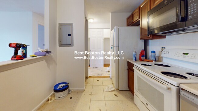 Building Photo - 435 Shirley St