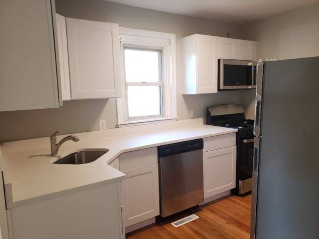 Building Photo - 701 Hillside Ave