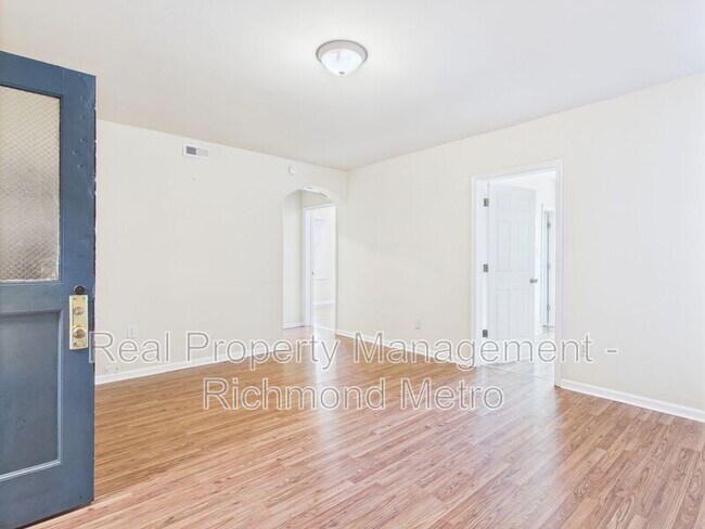 Foto del edificio - 2400 Barton Ave