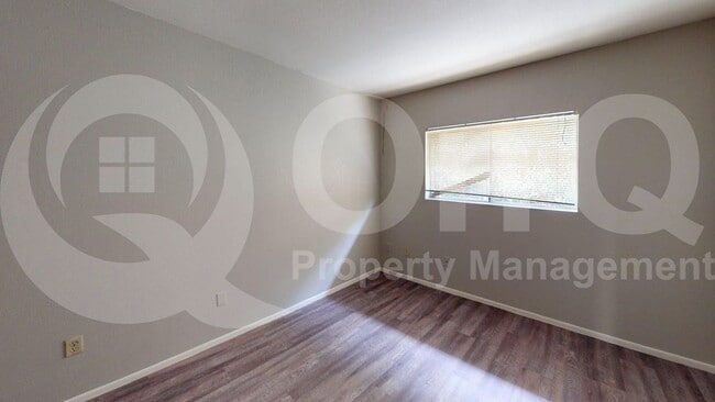 Building Photo - 3002 E Waltann Ln