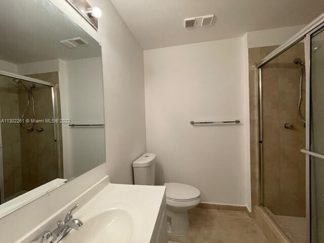 Foto del edificio - 651 Cypress Lake Blvd