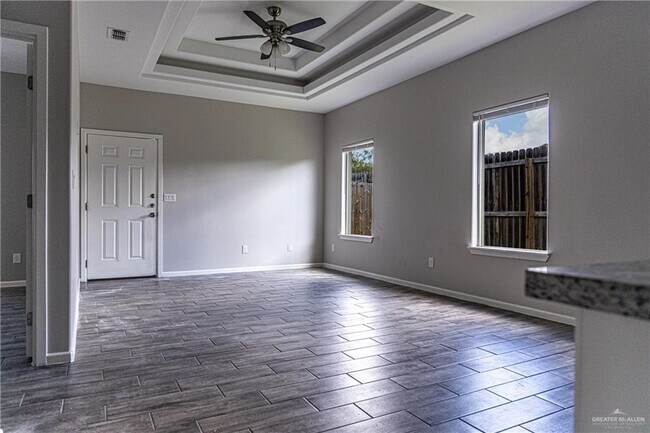 Foto del edificio - 5808 Sandpiper Ave