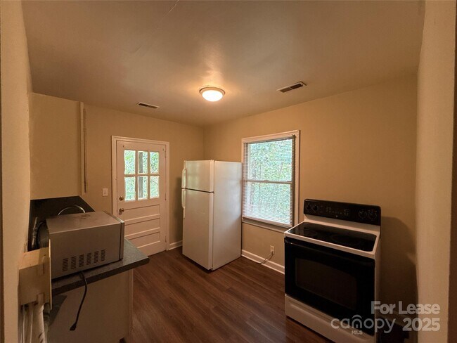 Foto del edificio - 2729 Bancroft St