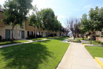 Wallace Court Apartments photo'