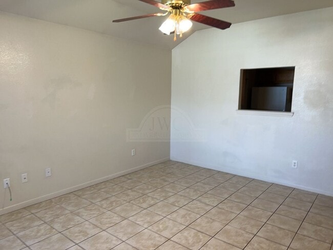 Building Photo - 1204 Nicholas Cir