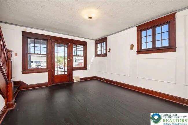 Living Room - 1051 S 25th St