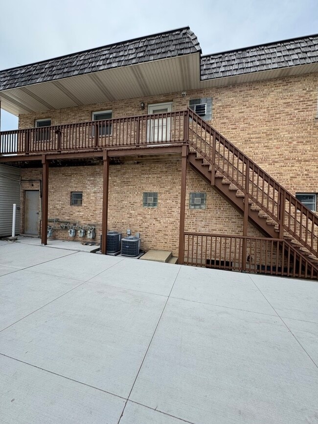 Building Photo - 17 E Park St