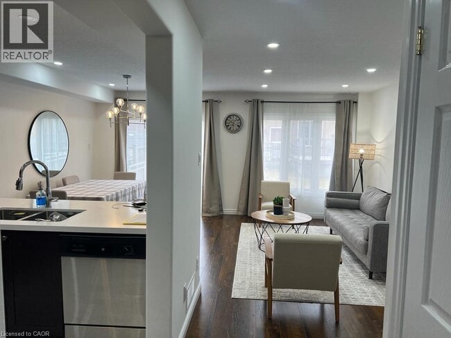 Building Photo - 522 Banffshire Crescent