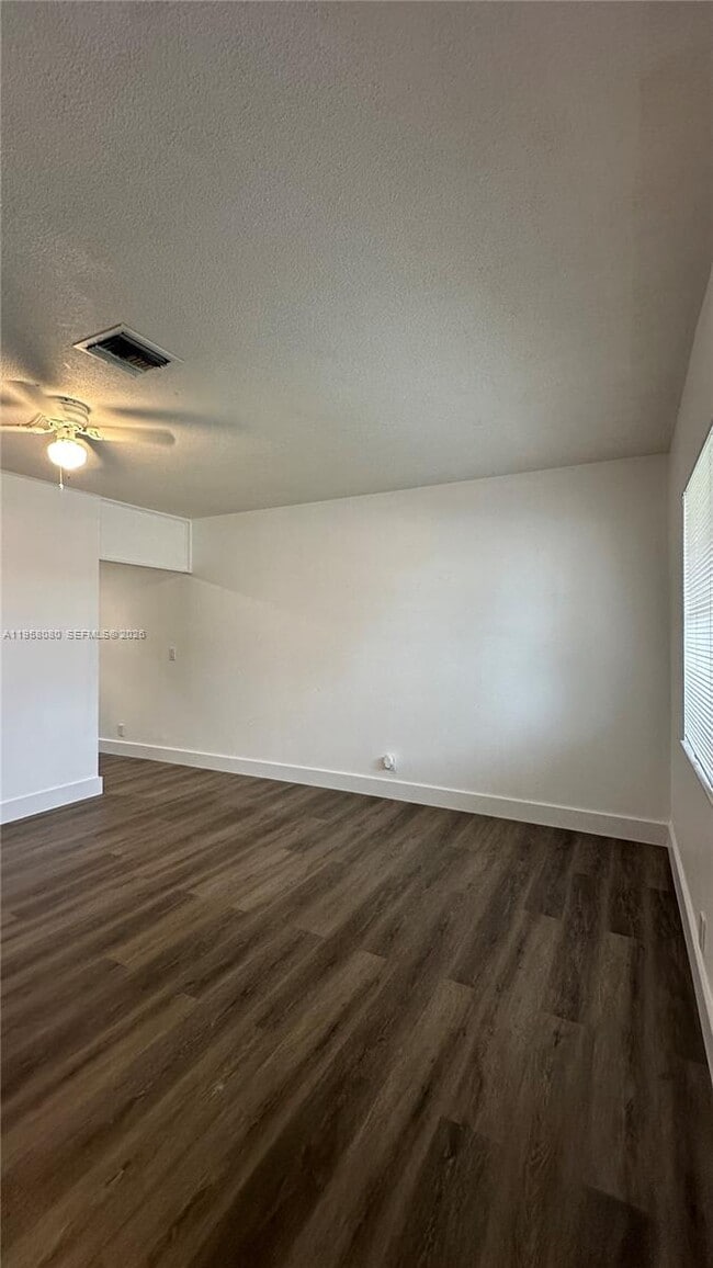 Foto del edificio - 4011 NE 8th Ave