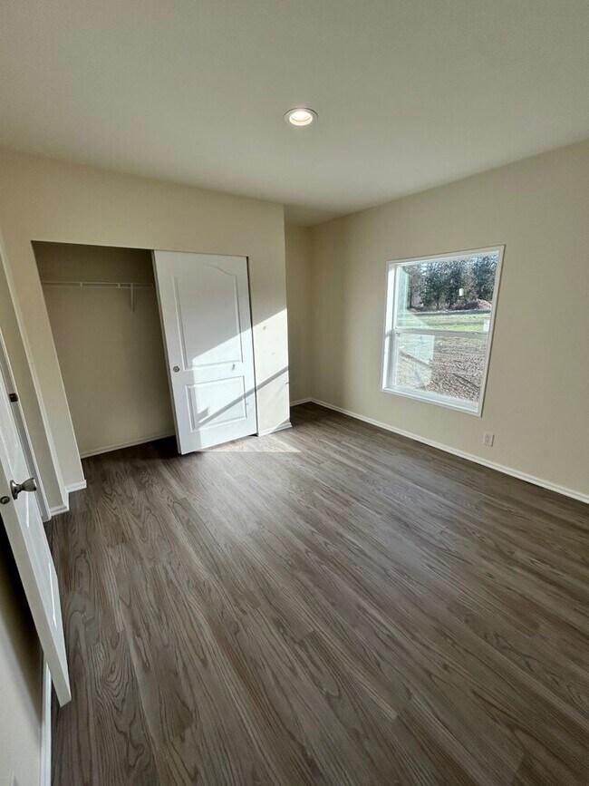 Foto del edificio - Large Spacious 5 Bedroom House with Fenced Yard