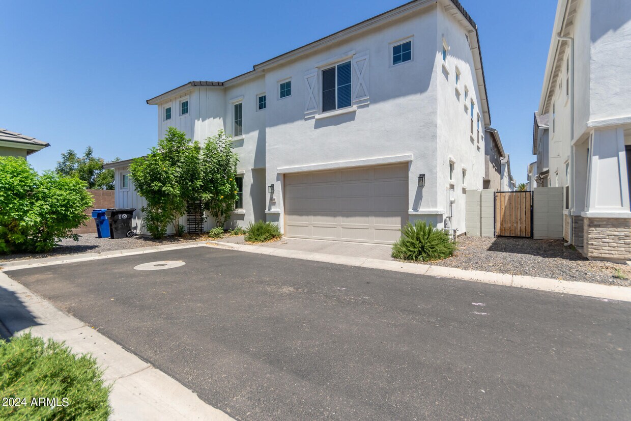 Primary Photo - 5540 S Dillon Cir