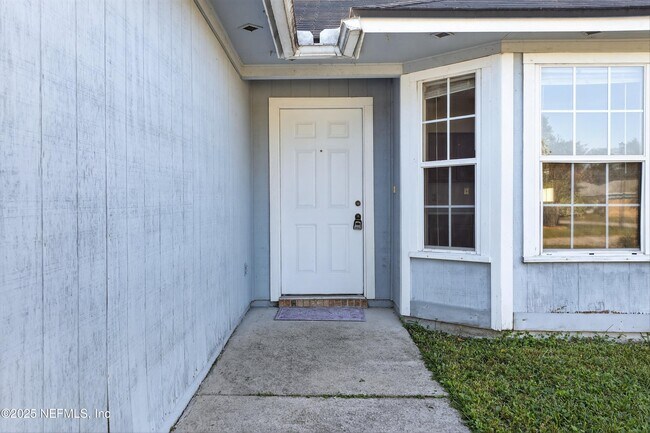 Building Photo - 11170 Wandering Oaks Dr