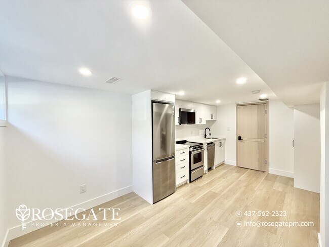 Photo du bâtiment - Cozy 1-Bedroom Basement Apartment with Hea...