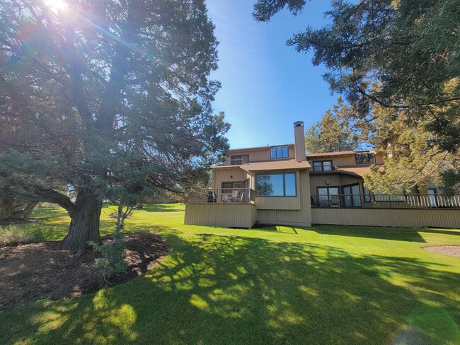 Building Photo - 6901 Robin Ct