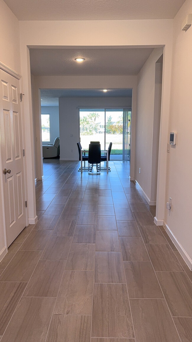 Entrada principal - 2463 Middlebury Dr SE