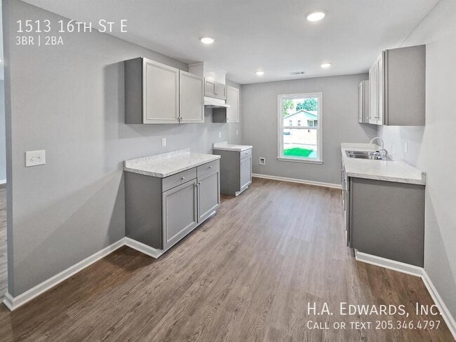 Photo - 1513 16th E St House