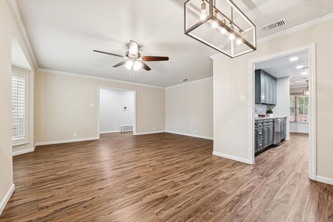 Foto del edificio - Pristine Updated Indian Creek Condo