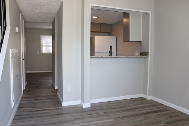 Foto del edificio - 723 Old Liberty Rd