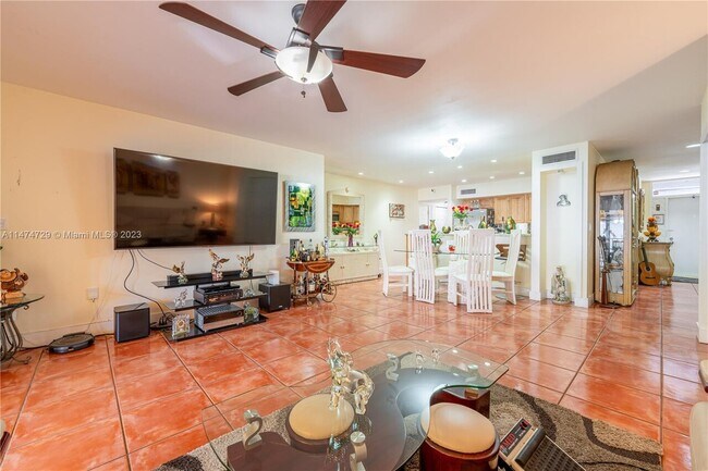 Building Photo - MIAMI LAKES WINDMILL GATE
