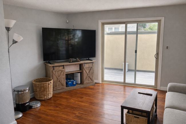 Building Photo - 2039 Sierra Rd