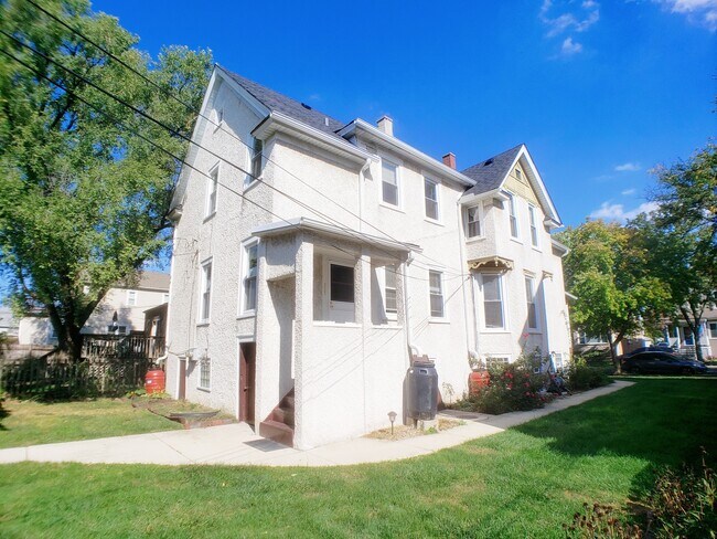 Building Photo - 443 Beloit Ave