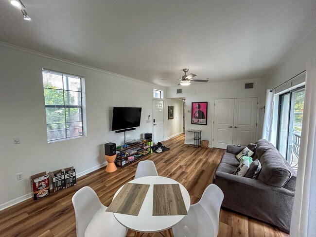 Foto del edificio - Lofts at West University #201
