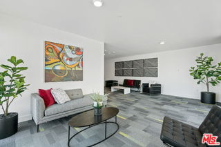 Foto del edificio - 325 N 1st St