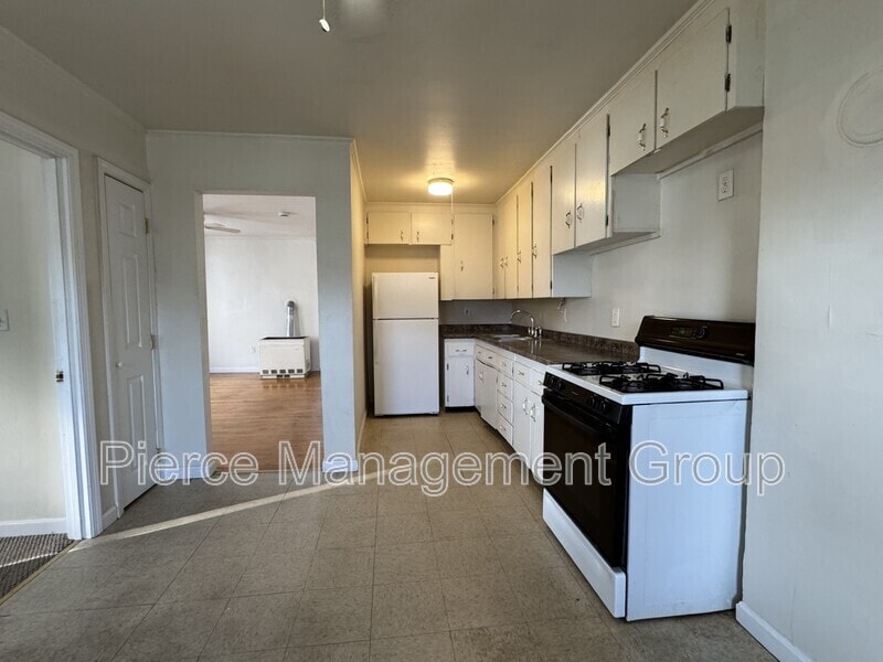 Primary Photo - 529 Massabesic St