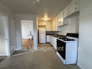 Building Photo - 529 Massabesic St