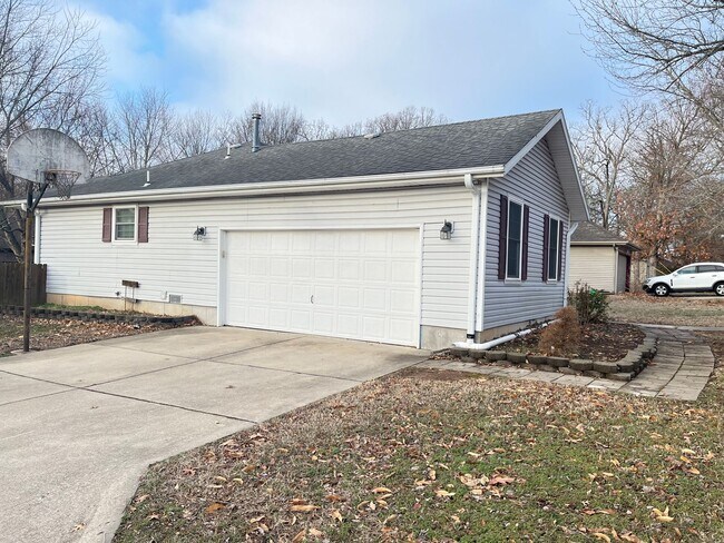 Building Photo - Adorable 3 Bedroom, 2 Bath Home!