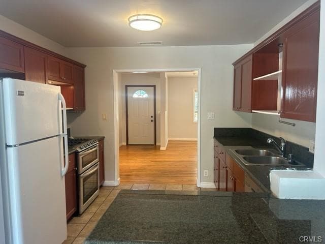 Foto del edificio - 17404 Burma St