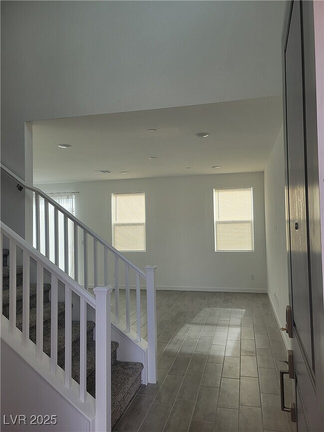 Building Photo - 187 Jaldena Ln