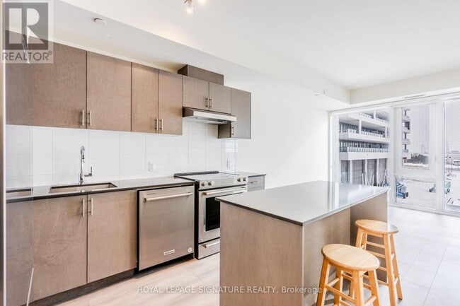 Building Photo - 27 Korda Gate