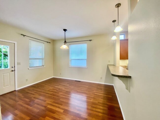 Building Photo - Well-Kept Three Bedroom Home in West Salem